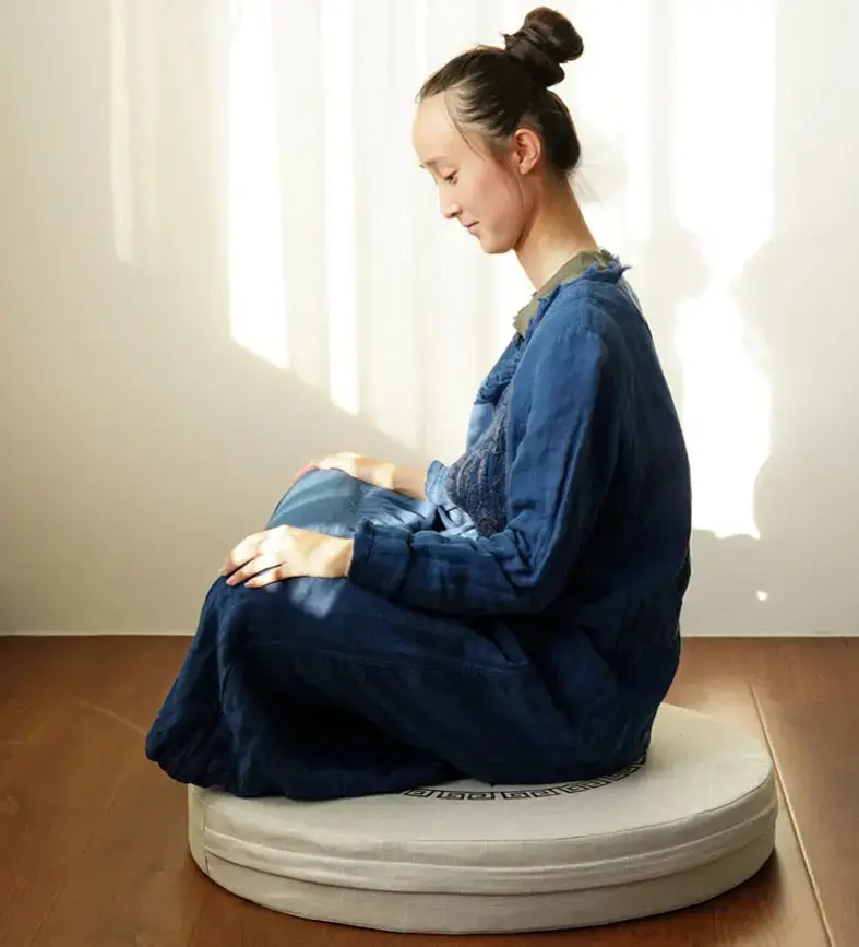 Round japanese meditation cushion 'Shusu' - Image 4