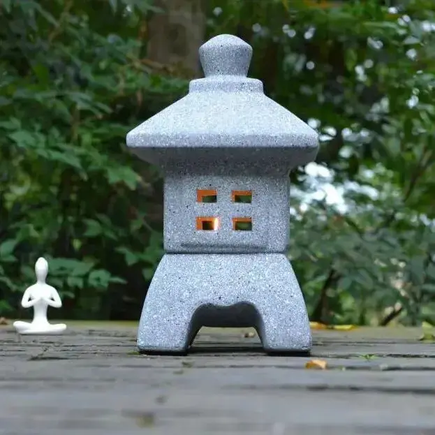 Decorative Japanese garden lantern - Image 3