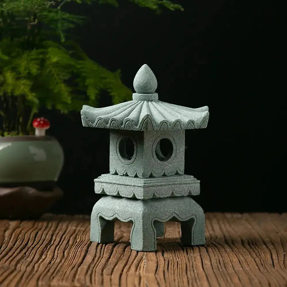 Japanese stone lantern - Image 2